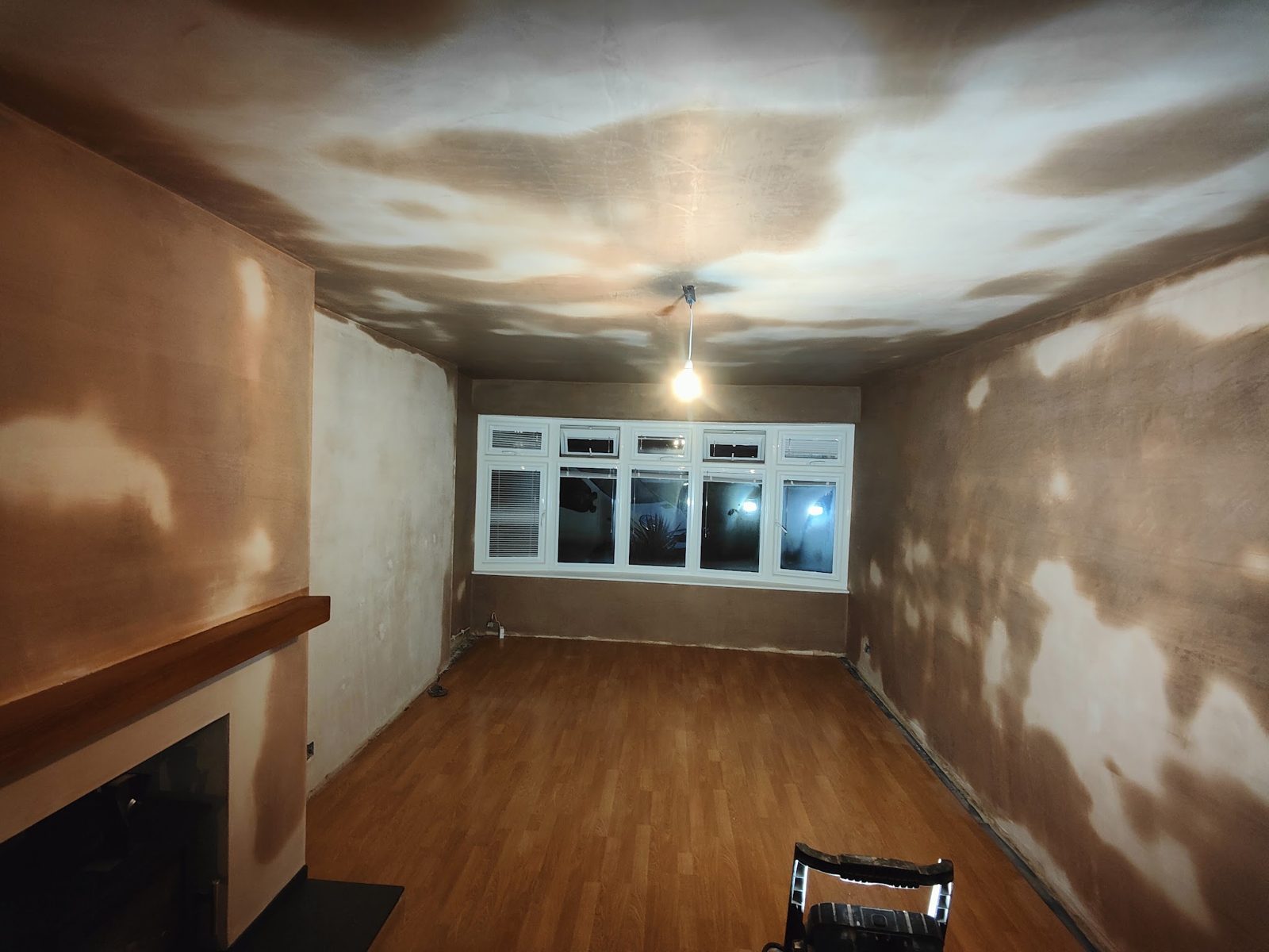 Lounge with walls and ceiling freshly plastered and still drying